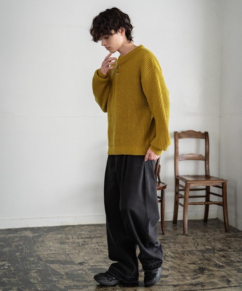 Rocky Monroe（ロッキーモンロー）の「新色追加 オーバーサイズ畦編みヘンリーネックニットセーター（ニット/セーター・メンズ・ブラウン/チャコール/ベージュ/ブラック/オフホワイト/グレー/ブルー/ブラック系/ネイビー/ワイン/マスタード・M/XL/L）」の17枚目の写真