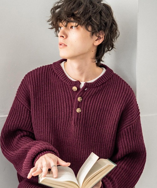 Rocky Monroe（ロッキーモンロー）の「新色追加 オーバーサイズ畦編みヘンリーネックニットセーター（ニット/セーター・メンズ・ブラウン/チャコール/ベージュ/ブラック/オフホワイト/グレー/ブルー/ブラック系/ネイビー/ワイン/マスタード・M/XL/L）」の16枚目の写真