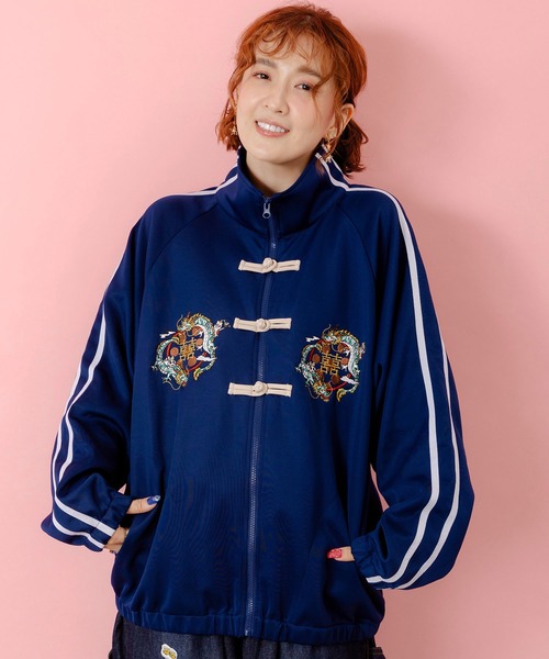 ScoLar Parity（スカラーパリティ）の「353109：ウサギと龍刺繍 カンフーボタンジャージ（ブルゾン・レディース・ブラック/ネイビー/パープル・M）」の2枚目の写真