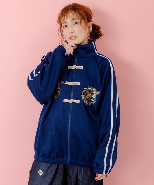 ScoLar Parity（スカラーパリティ）の「353109：ウサギと龍刺繍 カンフーボタンジャージ（ブルゾン・レディース・ブラック/ネイビー/パープル・M）」の5枚目の写真