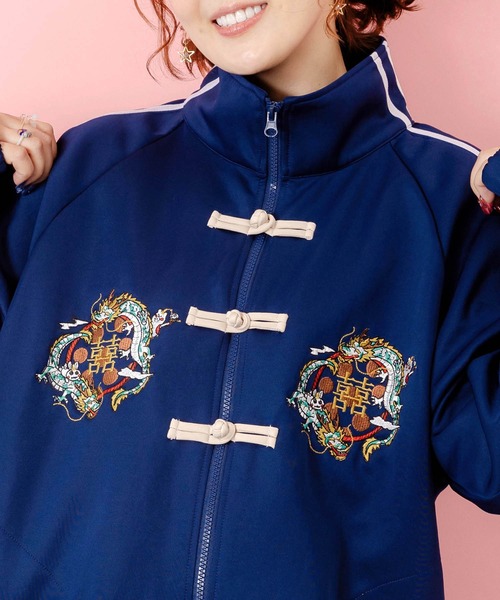 ScoLar Parity（スカラーパリティ）の「353109：ウサギと龍刺繍 カンフーボタンジャージ（ブルゾン・レディース・ブラック/ネイビー/パープル・M）」の8枚目の写真