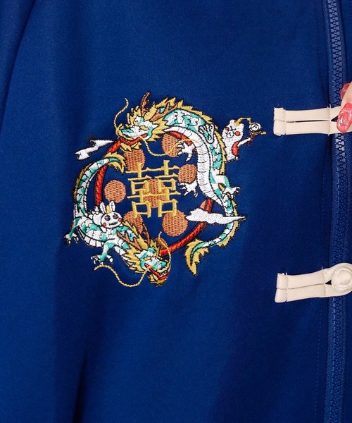 ScoLar Parity（スカラーパリティ）の「353109：ウサギと龍刺繍 カンフーボタンジャージ（ブルゾン・レディース・ブラック/ネイビー/パープル・M）」の9枚目の写真