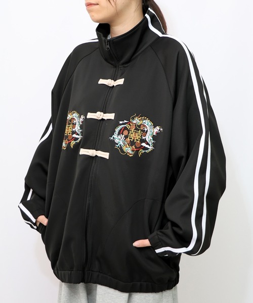 ScoLar Parity（スカラーパリティ）の「353109：ウサギと龍刺繍 カンフーボタンジャージ（ブルゾン・レディース・ブラック/ネイビー/パープル・M）」の10枚目の写真