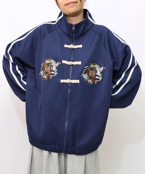 ScoLar Parity（スカラーパリティ）の「353109：ウサギと龍刺繍 カンフーボタンジャージ（ブルゾン・レディース・ブラック/ネイビー/パープル・M）」の13枚目の写真
