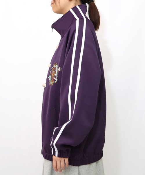 ScoLar Parity（スカラーパリティ）の「353109：ウサギと龍刺繍 カンフーボタンジャージ（ブルゾン・レディース・ブラック/ネイビー/パープル・M）」の17枚目の写真