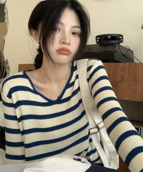 Ritzy(リッツィー)の「ボーダー柄 Vネックトップス(ニット/セーター・レディース・ブルー/ブラック/グリーン・FREE)」の16枚目の写真