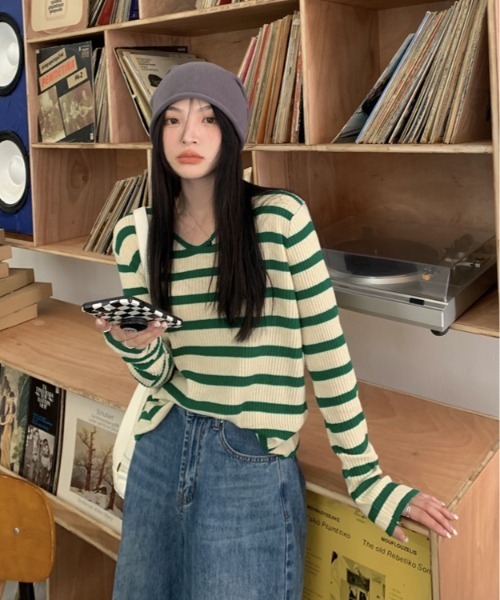 Ritzy(リッツィー)の「ボーダー柄 Vネックトップス(ニット/セーター・レディース・ブルー/ブラック/グリーン・FREE)」の8枚目の写真