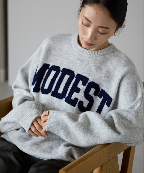 pocket(ポケット)の「サガラ刺繍ロゴニットプルオーバー(ニット/セーター・レディース・グレー/チャコールグレー/ブルー/アイボリー・FREE)」の3枚目の写真