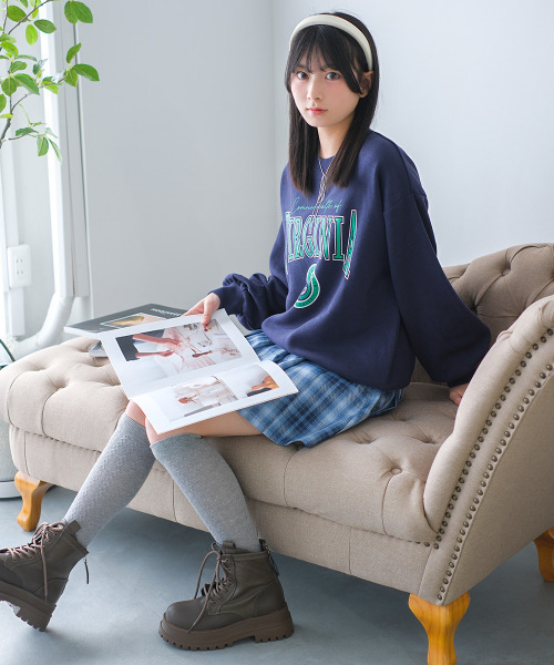 RiCO SUCRE（リコシュクレ）の「【裏起毛】エンブレムロゴプリントトレーナー（スウェット・キッズ・オフホワイト/ネイビー・160/140/150）」の12枚目の写真