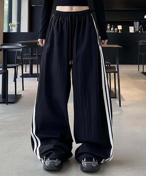 cammie(キャミー)の「ライン入り裾ボリュームパンツ(その他パンツ・レディース・ブラック/グレー・M/L)」の2枚目の写真