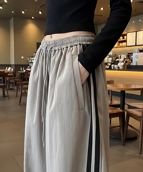 cammie(キャミー)の「ライン入り裾ボリュームパンツ(その他パンツ・レディース・ブラック/グレー・M/L)」の8枚目の写真