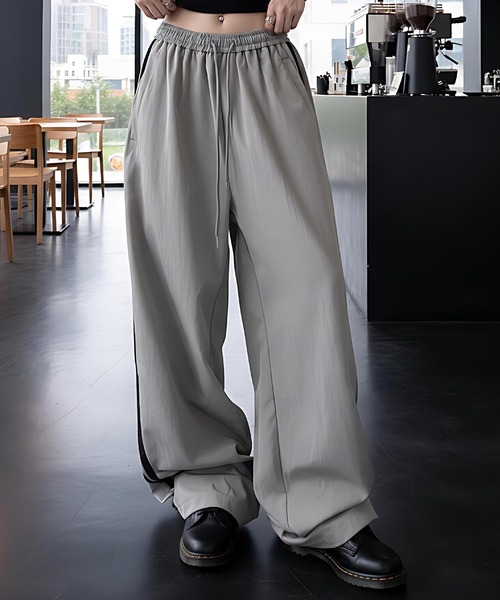 cammie(キャミー)の「ライン入り裾ボリュームパンツ(その他パンツ・レディース・ブラック/グレー・M/L)」の9枚目の写真