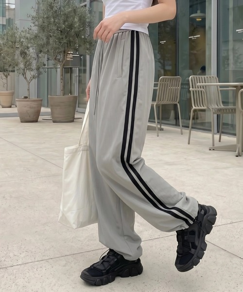 cammie(キャミー)の「ライン入り裾ボリュームパンツ(その他パンツ・レディース・ブラック/グレー・M/L)」の7枚目の写真