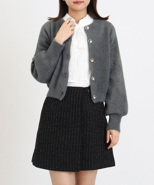 ASTORIA ODIER（アストリアオディール）の「ラメフェザービジューボタンカーディガン（カーディガン/ボレロ・レディース・サックスブルー/チャコールグレー/ホワイト/ピンク・MEDIUM）」の2枚目の写真