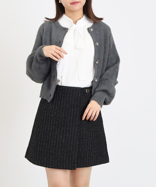 ASTORIA ODIER（アストリアオディール）の「ラメフェザービジューボタンカーディガン（カーディガン/ボレロ・レディース・サックスブルー/チャコールグレー/ホワイト/ピンク・MEDIUM）」の8枚目の写真