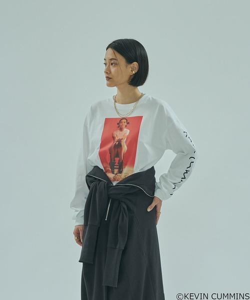 ROSE BUD（ローズバッド）の「(CREOLME)KEVIN CUMMINS PHOTO L/S TEE（Tシャツ/カットソー・レディース・ブラック/ホワイト・ONE SIZE）」の2枚目の写真