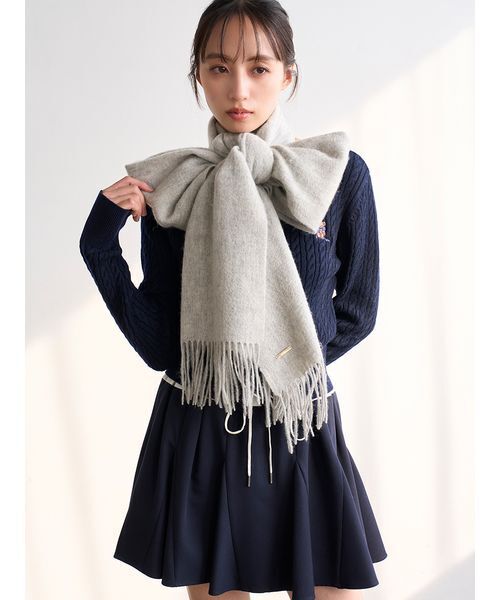 SNIDEL（スナイデル）の「カシミア混ロングリボンマフラー（マフラー・レディース・アイボリー/ライトグレー/レッド/イエロー・F）」の13枚目の写真