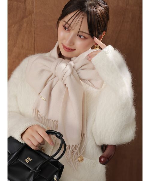 SNIDEL（スナイデル）の「カシミア混ロングリボンマフラー（マフラー・レディース・アイボリー/ライトグレー/レッド/イエロー・F）」の2枚目の写真