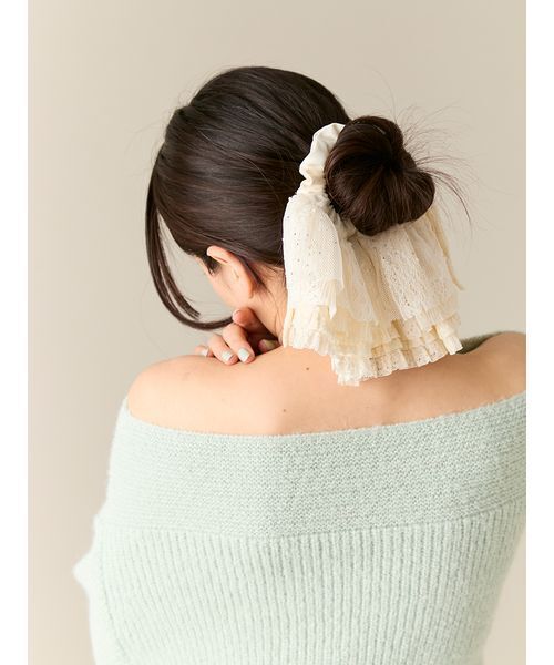 LILY BROWN（リリーブラウン）の「ハーフフリルシュシュ（シュシュ・レディース・チェック/アイボリー/ブラック・F）」の4枚目の写真