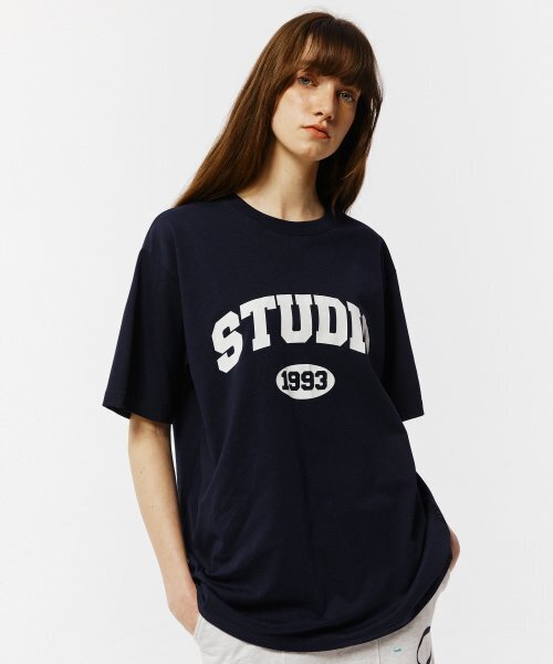 1993STUDIO(1993スタジオ)の「スタジオアーチロゴTシャツ_ネイビー(Tシャツ/カットソー・レディース・その他・SMALL/MEDIUM/LARGE)」の5枚目の写真