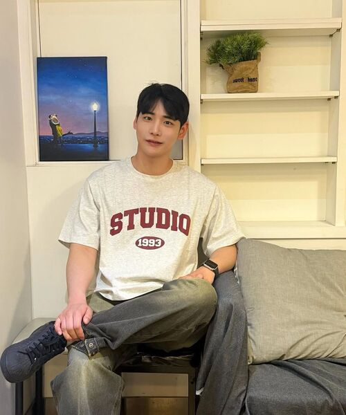 1993STUDIO(1993スタジオ)の「スタジオアーチロゴTシャツ_ネイビー(Tシャツ/カットソー・レディース・その他・SMALL/MEDIUM/LARGE)」の12枚目の写真