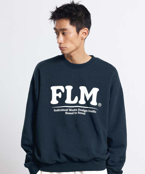 F.ILLUMINATE(フィルミネイト)の「FLM ボールドロゴ スウェットシャツ-ネイビー(スウェット・レディース・その他・SMALL/MEDIUM/LARGE)」の3枚目の写真