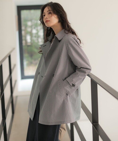 J.PRESS(ジェイプレス)の「【春のマストアイテム】Lightストレッチチェック トレンチコート(その他アウター・レディース・ネイビー系3・T15/T13)」の2枚目の写真