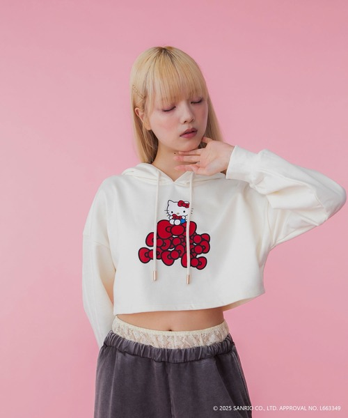 sanrio(サンリオ)の「【HELLO KITTY】ハローキティコラボ プリントショート丈パーカー(パーカー・レディース・ホワイト/グレー・FREE)」の9枚目の写真