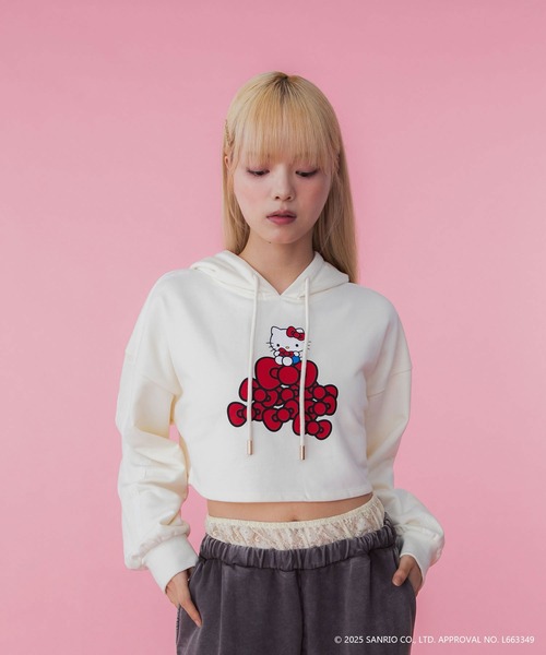 sanrio(サンリオ)の「【HELLO KITTY】ハローキティコラボ プリントショート丈パーカー(パーカー・レディース・ホワイト/グレー・FREE)」の11枚目の写真