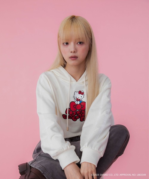 sanrio(サンリオ)の「【HELLO KITTY】ハローキティコラボ プリントショート丈パーカー(パーカー・レディース・ホワイト/グレー・FREE)」の13枚目の写真