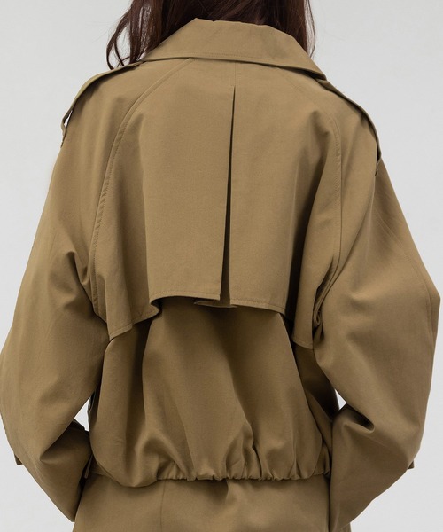 DAY CLOSET（デイ クローゼット）の「【韓国っぽセットアップ/バックゴム】長袖トレンチ風オーバーサイズジャケット+ミニプリーツスカート 上下2点セット レディース（セットアップ・レディース・キャメル/チャコールグレー・M/S）」の4枚目の写真