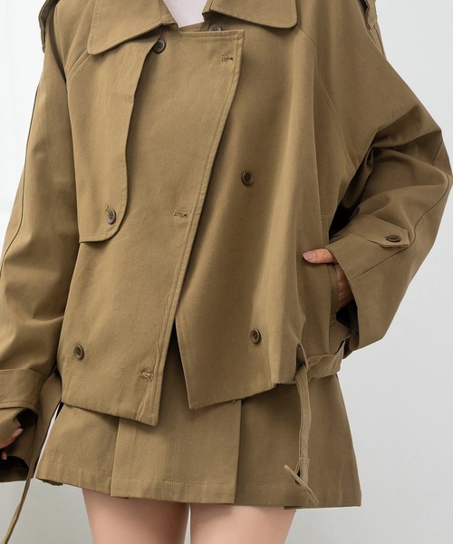 DAY CLOSET（デイ クローゼット）の「【韓国っぽセットアップ/バックゴム】長袖トレンチ風オーバーサイズジャケット+ミニプリーツスカート 上下2点セット レディース（セットアップ・レディース・キャメル/チャコールグレー・M/S）」の5枚目の写真