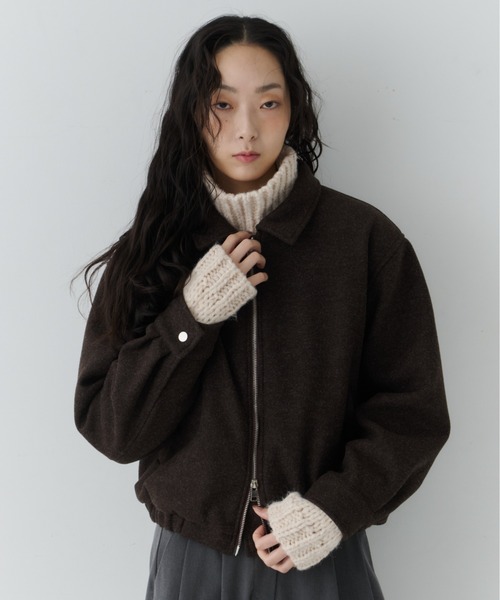 NUJOH（ヌゾ）の「Modern Zip Short Jacket / モダンジップショートジャケット（ブルゾン・レディース・チャコールグレー/ブラウン/ライトベージュ・FREE）」の2枚目の写真