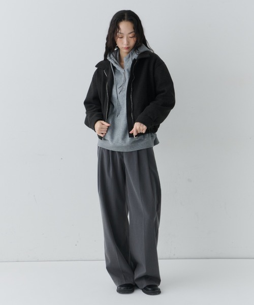 NUJOH（ヌゾ）の「Modern Zip Short Jacket / モダンジップショートジャケット（ブルゾン・レディース・チャコールグレー/ブラウン/ライトベージュ・FREE）」の5枚目の写真