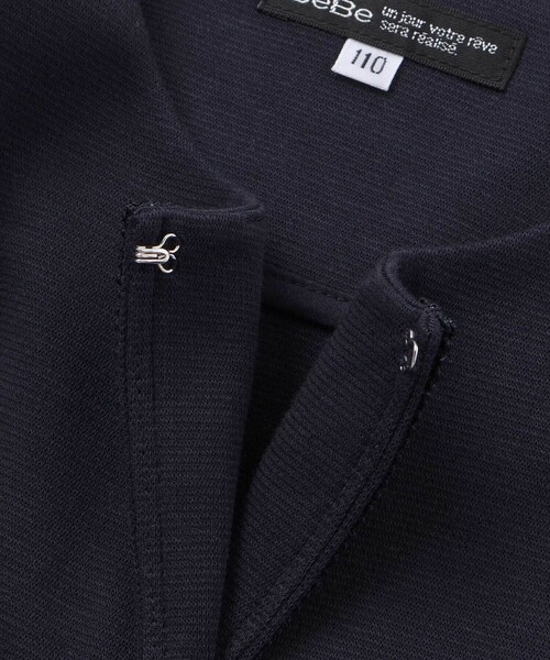 BeBe（ベベ）の「リップルポンチノーカラージャケット(110~130cm)（ノーカラージャケット・キッズ・ホワイト/ネイビー・130cm/120cm/110cm）」の17枚目の写真