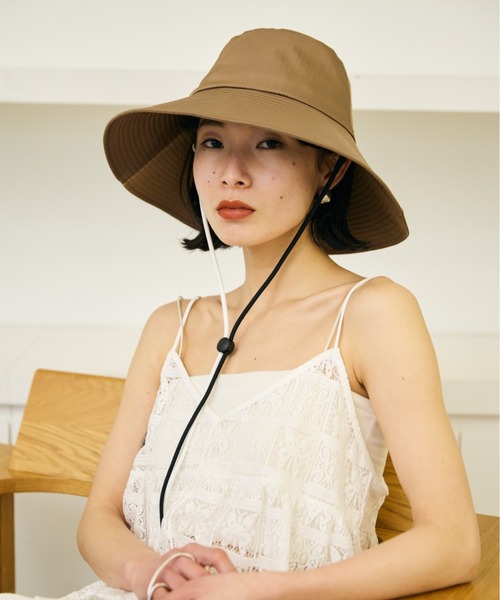 AIC.（エーアイシー）の「UVカットワイドブリムハット/UPF50+/接触冷感裏地/撥水加工コーティング/紐取り外し可能/サイズ調整可能（ハット・レディース・ブラック/モカ・FREE）」の4枚目の写真