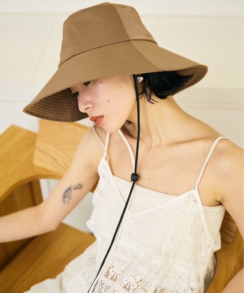 AIC.（エーアイシー）の「UVカットワイドブリムハット/UPF50+/接触冷感裏地/撥水加工コーティング/紐取り外し可能/サイズ調整可能（ハット・レディース・ブラック/モカ・FREE）」の5枚目の写真