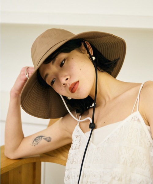 AIC.（エーアイシー）の「UVカットワイドブリムハット/UPF50+/接触冷感裏地/撥水加工コーティング/紐取り外し可能/サイズ調整可能（ハット・レディース・ブラック/モカ・FREE）」の6枚目の写真