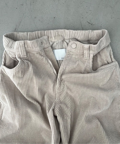 KAIKO(カイコー)の「KAIKO Colored cord wides(その他パンツ・メンズ・ライトベージュ・2/1/3)」の2枚目の写真