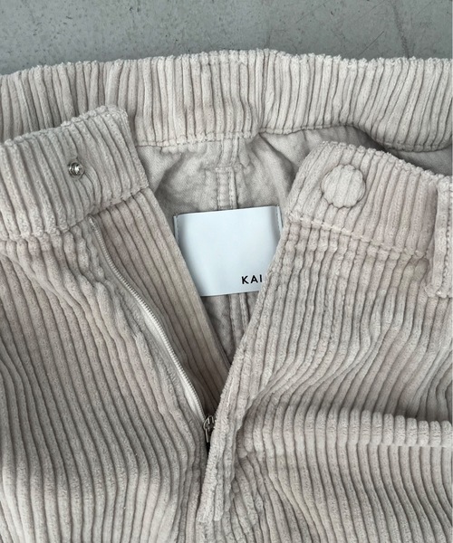 KAIKO(カイコー)の「KAIKO Colored cord wides(その他パンツ・メンズ・ライトベージュ・2/1/3)」の3枚目の写真