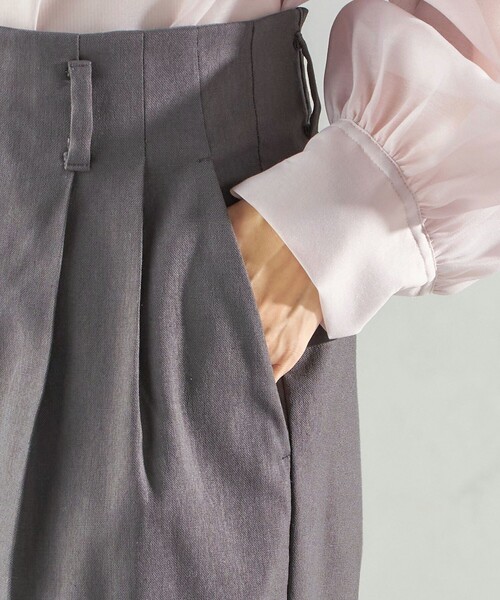 SHIPS(シップス)の「〈UVカット / 吸水速乾 / 手洗い可能〉綿麻混 オックス 2タック ストレート パンツ(その他パンツ・レディース・ダークグレー/ベージュ/オフホワイト・34/36/38/40)」の21枚目の写真