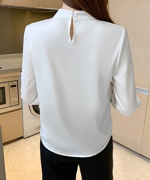 ONEP STAR(ワンピスター)の「リボンタイハイネックブラウス(シャツ/ブラウス・レディース・ホワイト/モカ/ブルー・MEDIUM/LARGE)」の18枚目の写真