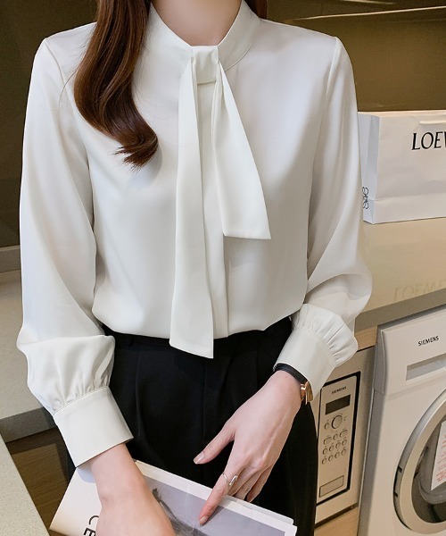 ONEP STAR(ワンピスター)の「リボンタイハイネックブラウス(シャツ/ブラウス・レディース・ホワイト/モカ/ブルー・MEDIUM/LARGE)」の8枚目の写真