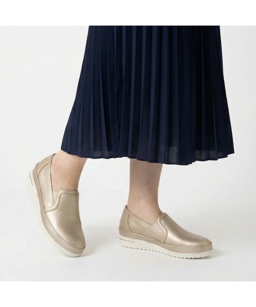 ing(イング)の「【WEB限定】【サスティナブル】厚底スリッポンスニーカー(スリッポン・レディース・ゴールド/ホワイト/ブラック・24cm/23.5cm/23cm/22.5cm/24.5cm)」の15枚目の写真