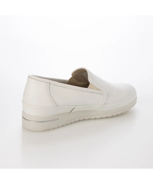 ing(イング)の「【WEB限定】【サスティナブル】厚底スリッポンスニーカー(スリッポン・レディース・ゴールド/ホワイト/ブラック・24cm/23.5cm/23cm/22.5cm/24.5cm)」の5枚目の写真