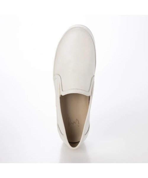 ing(イング)の「【WEB限定】【サスティナブル】厚底スリッポンスニーカー(スリッポン・レディース・ゴールド/ホワイト/ブラック・24cm/23.5cm/23cm/22.5cm/24.5cm)」の6枚目の写真