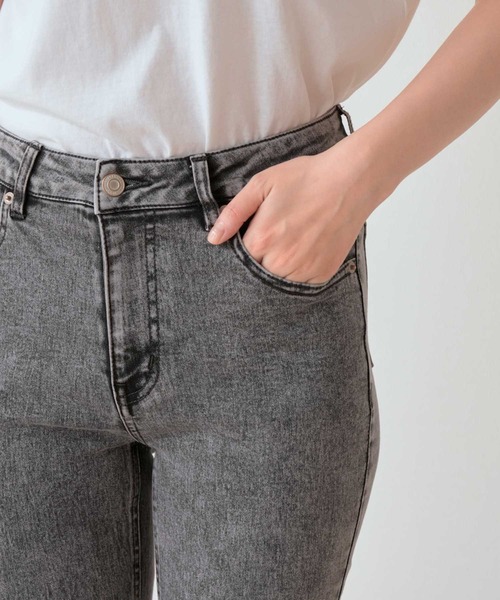 .WORKS(ドットワークス)の「スーパーストレッチデニム スキニーパンツ 股下 70㎝(デニムパンツ・レディース・ブルー系/ダークグレー/ブルー・67/64/61)」の6枚目の写真