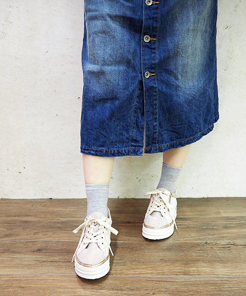 cava cava（サヴァサヴァ）の「◆cava cava（サヴァサヴァ）◆　厚底スニーカー  1550009（スニーカー・レディース・ブラック/ホワイト/ピンク/ガンメタ/ブロンズ/ゴールド/ベージュ・S/L/M/LL）」の5枚目の写真