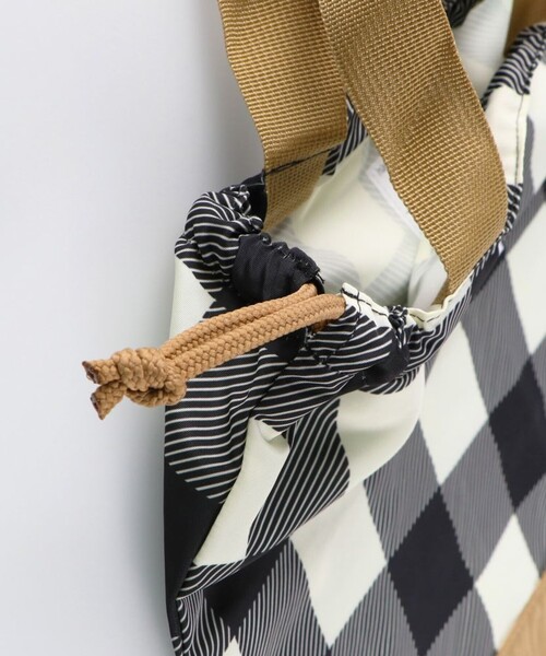 BRANSHES（ブランシェス）の「持ち手付き巾着（バックパック/リュック・キッズ・ブラック/ベージュ・FREE）」の8枚目の写真