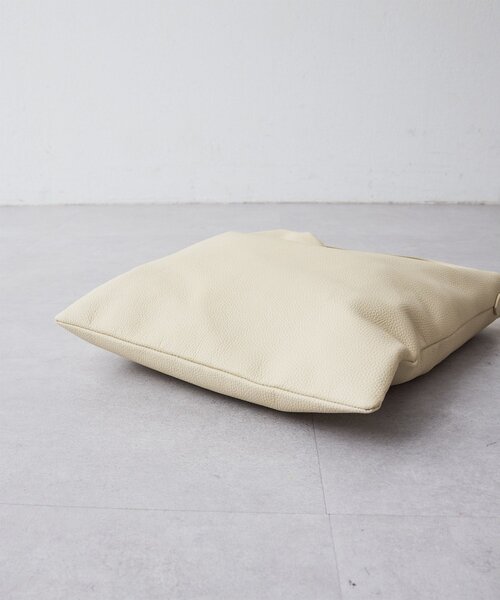 Whim Gazette（ウィムガゼット）の「【Hoaw.】ギャザーショルダーバッグ（ショルダーバッグ・レディース・ブラック/アイボリー・FREE）」の7枚目の写真